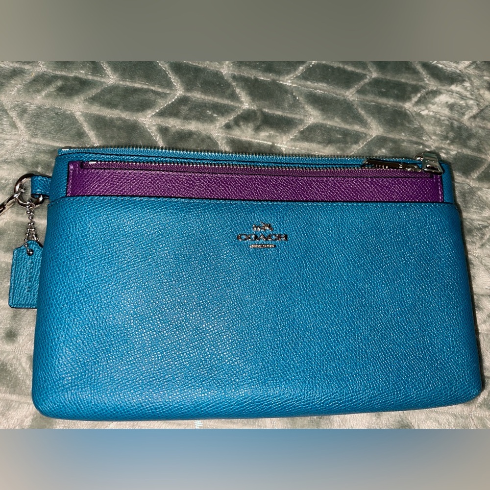 Coach Popup Large Clutch /wristlet Like new EUC Peacock/Purple  2 in 1
